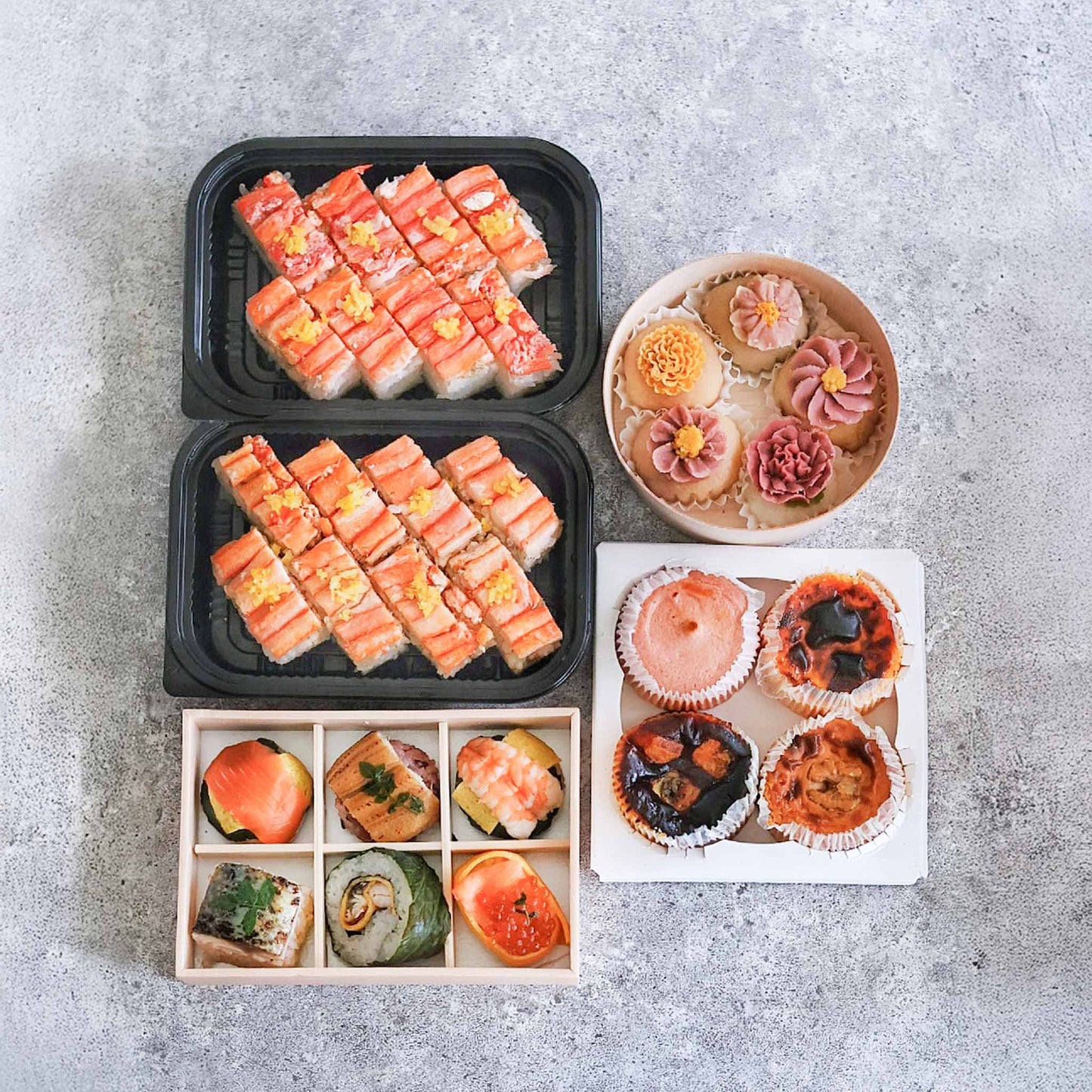 【福袋・送料込10,000円】【賞味期限間近】【訳あり】あでやか手鞠わさび葉寿し6個と柚子香る蟹の押し寿司とお花のおはぎ5個とミルク濃厚バスクチーズケーキ4個セット