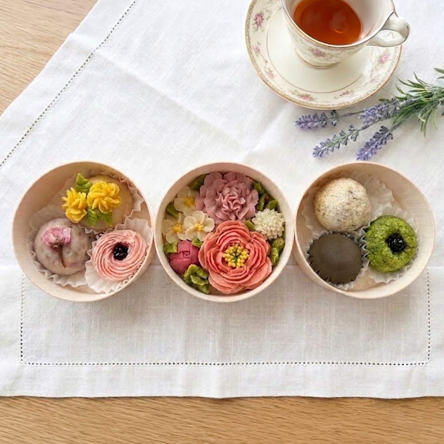 【特別価格30%OFF】＜うめとおはぎ＞花まつり-芍薬とカーネーション おはぎ7種7個