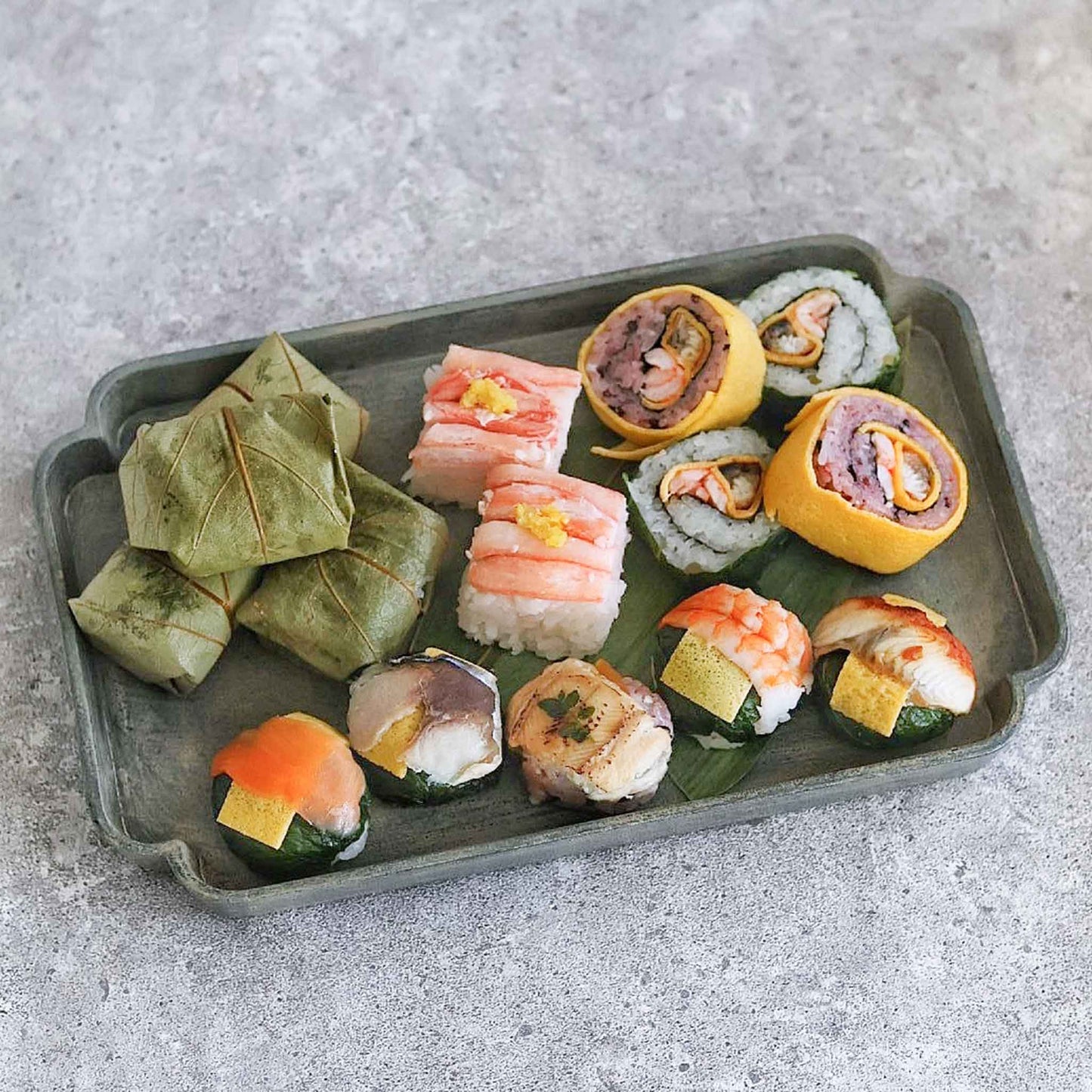 【福袋・送料込8,000円】【賞味期限間近】【訳あり】季節の手鞠わさび葉寿し秋15と柚子香る蟹の押し寿司とお花のおはぎ5個セット