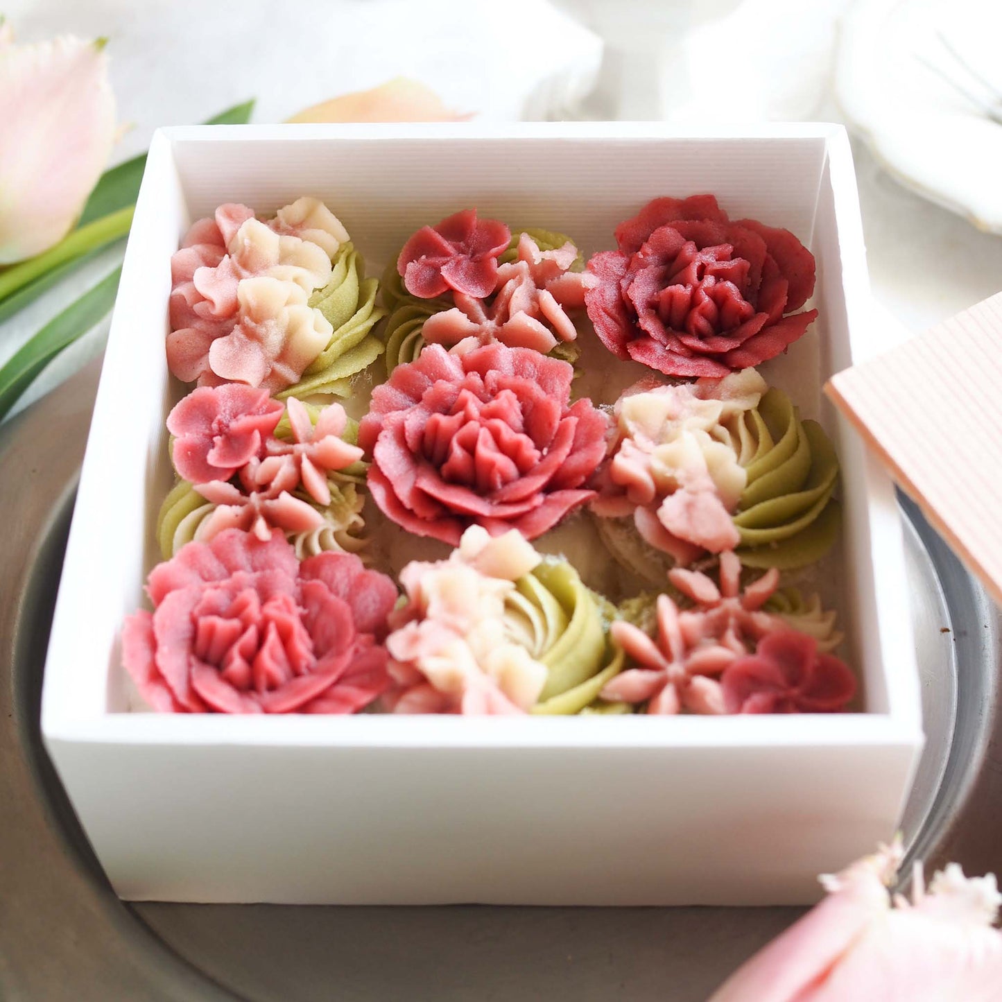 【早割10%OFF母の日包装】【母の日】おはぎのフラワーBOX（カーネーション）