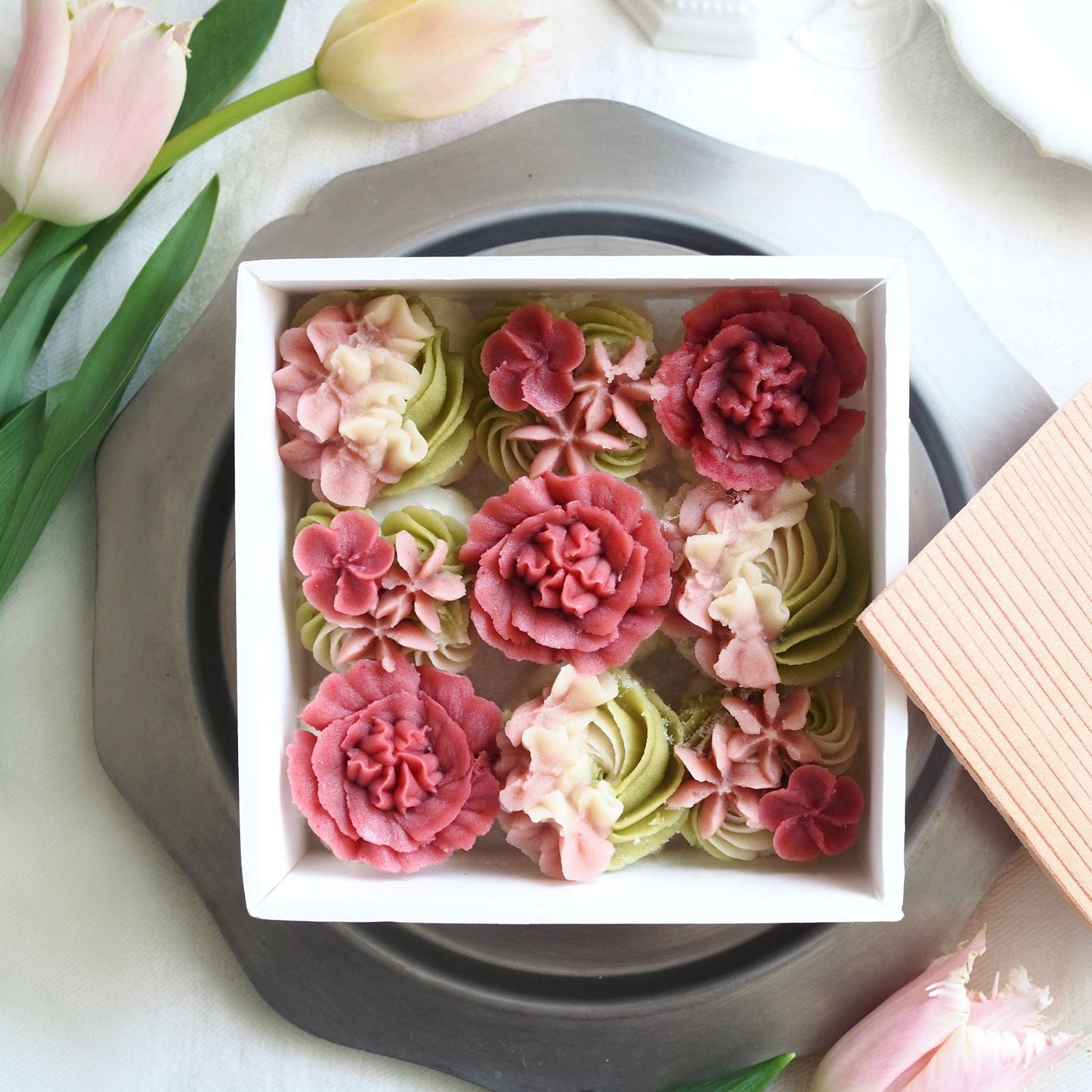 【早割10%OFF母の日包装】【母の日】おはぎのフラワーBOX（カーネーション）