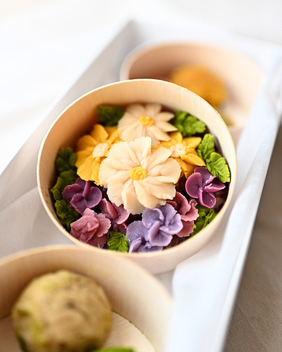 【初めての方限定】 あでやか手鞠わさび葉寿し6個とお花のおはぎBOX１個【送料分1,010円割引価格】