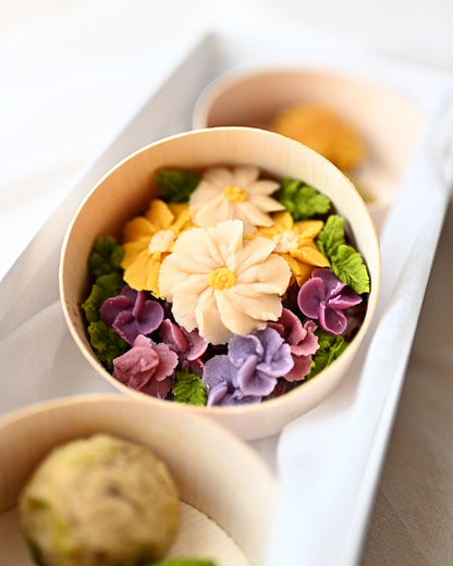 【初めての方限定】 あでやか手鞠わさび葉寿し6個とお花のおはぎBOX１個【送料分1,010円割引価格】