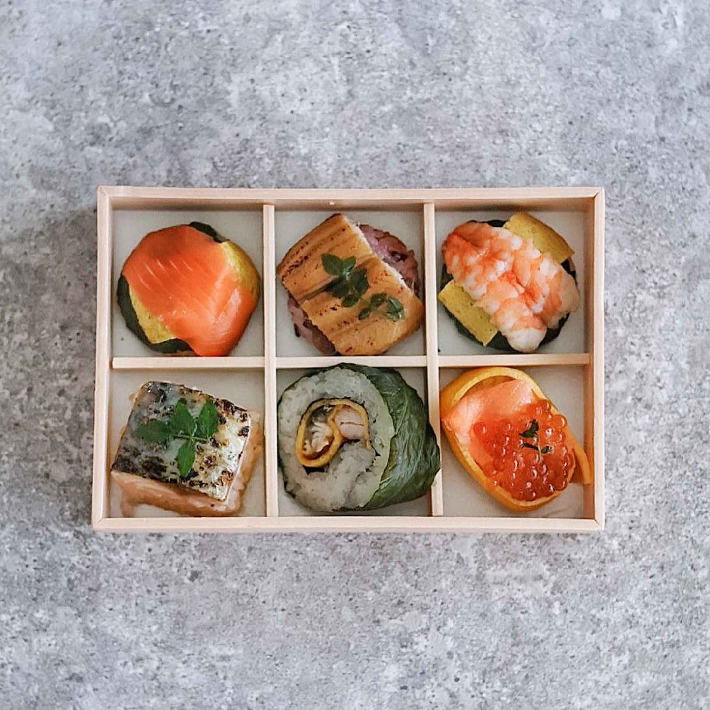 【福袋・送料込10,000円】【賞味期限間近】【訳あり】あでやか手鞠わさび葉寿し6個と柚子香る蟹の押し寿司とお花のおはぎ5個とﾐﾙｸ濃厚ﾊﾞｽｸﾁｰｽﾞｹｰｷ４個セット