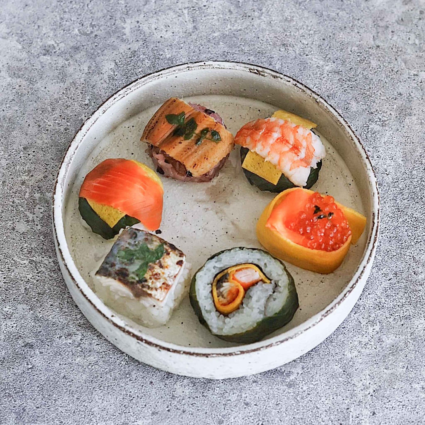 【福袋・送料込10,000円】【賞味期限間近】【訳あり】あでやか手鞠わさび葉寿し6個と柚子香る蟹の押し寿司とお花のおはぎ5個とﾐﾙｸ濃厚ﾊﾞｽｸﾁｰｽﾞｹｰｷ４個セット