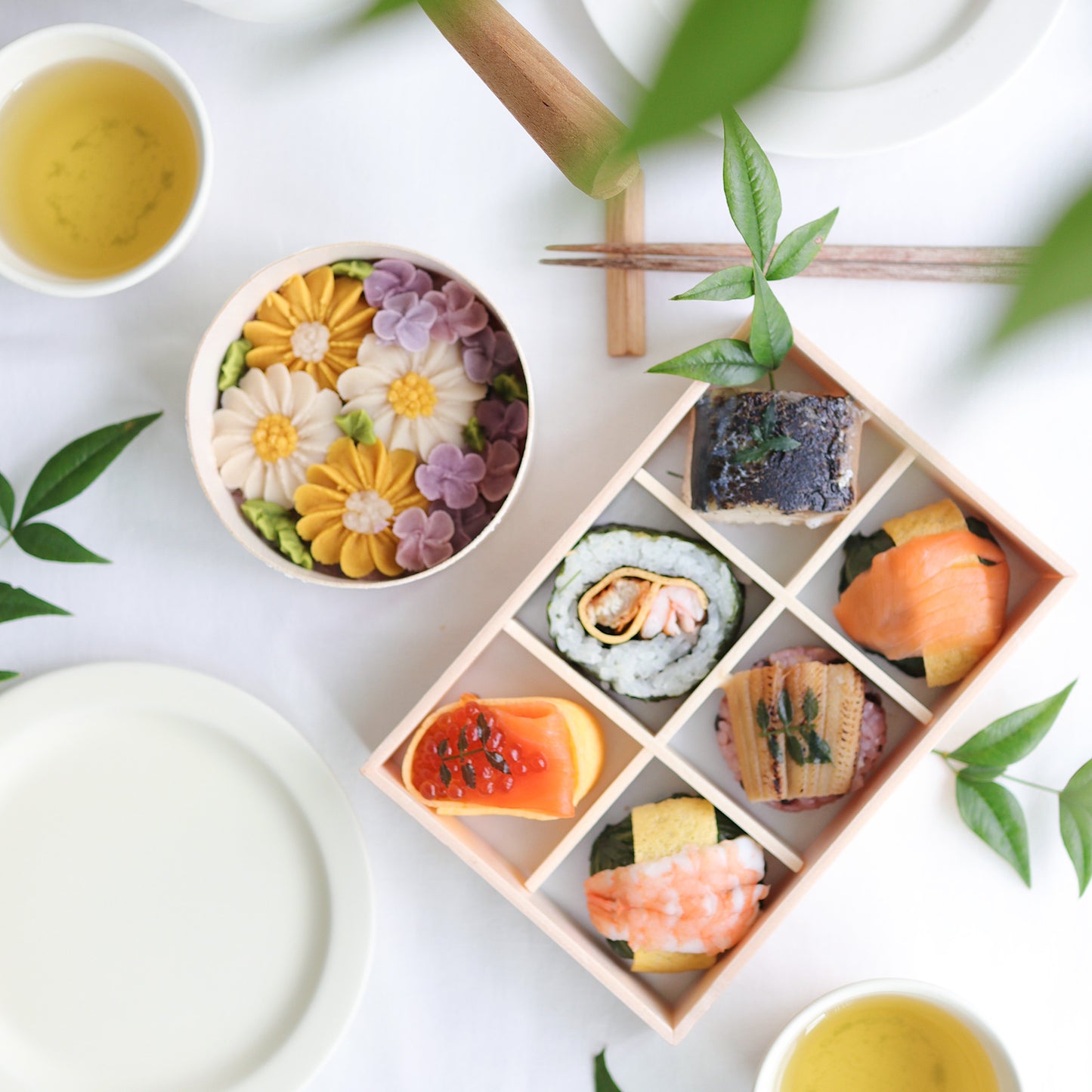 【初めての方限定】 あでやか手鞠わさび葉寿し6個とお花のおはぎBOX１個【送料分1,010円割引価格】